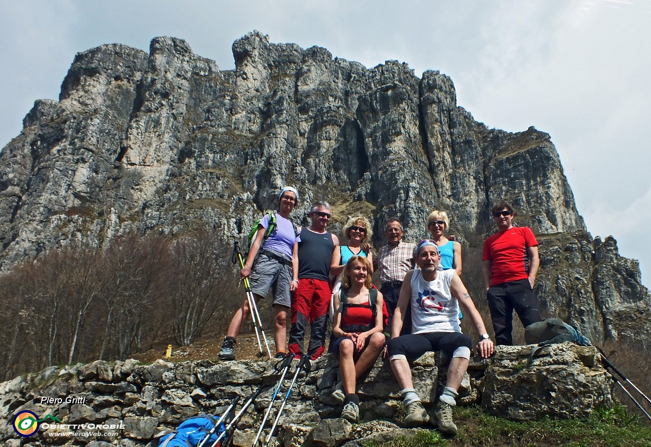 04 Noi con altri amici al Passo del Fo (1284 m).JPG